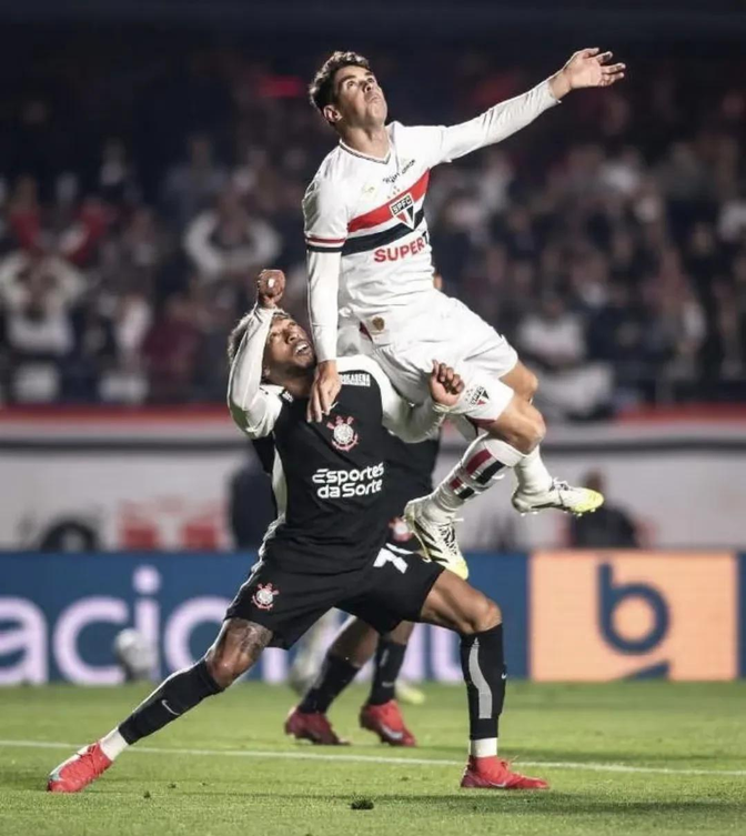 KOK官网_上海海港队进球了