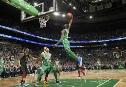 凯尔特人NBA击败雄鹿，塔图姆高效输出(塔图姆22+8迎里程碑 凯尔特人6人得分)